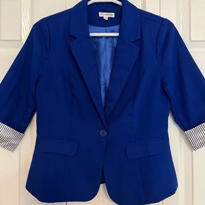 3/4 blue blazer on a size M. This item is used